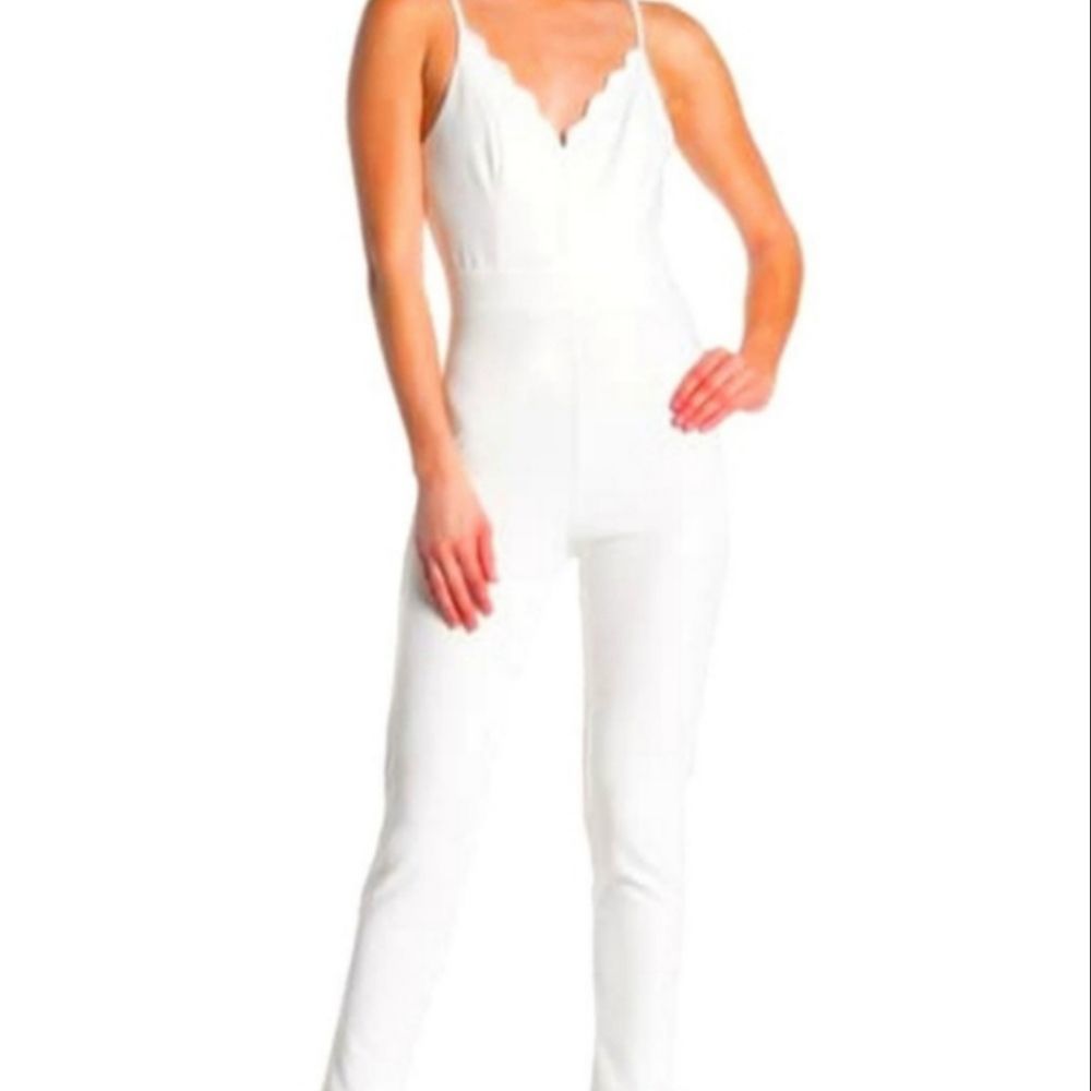 💥final Price NWT | Max & Ash Scalloped V-Neck Sleeveless Jumpsuit | White